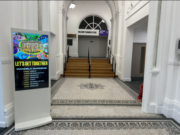 Freestanding Display 